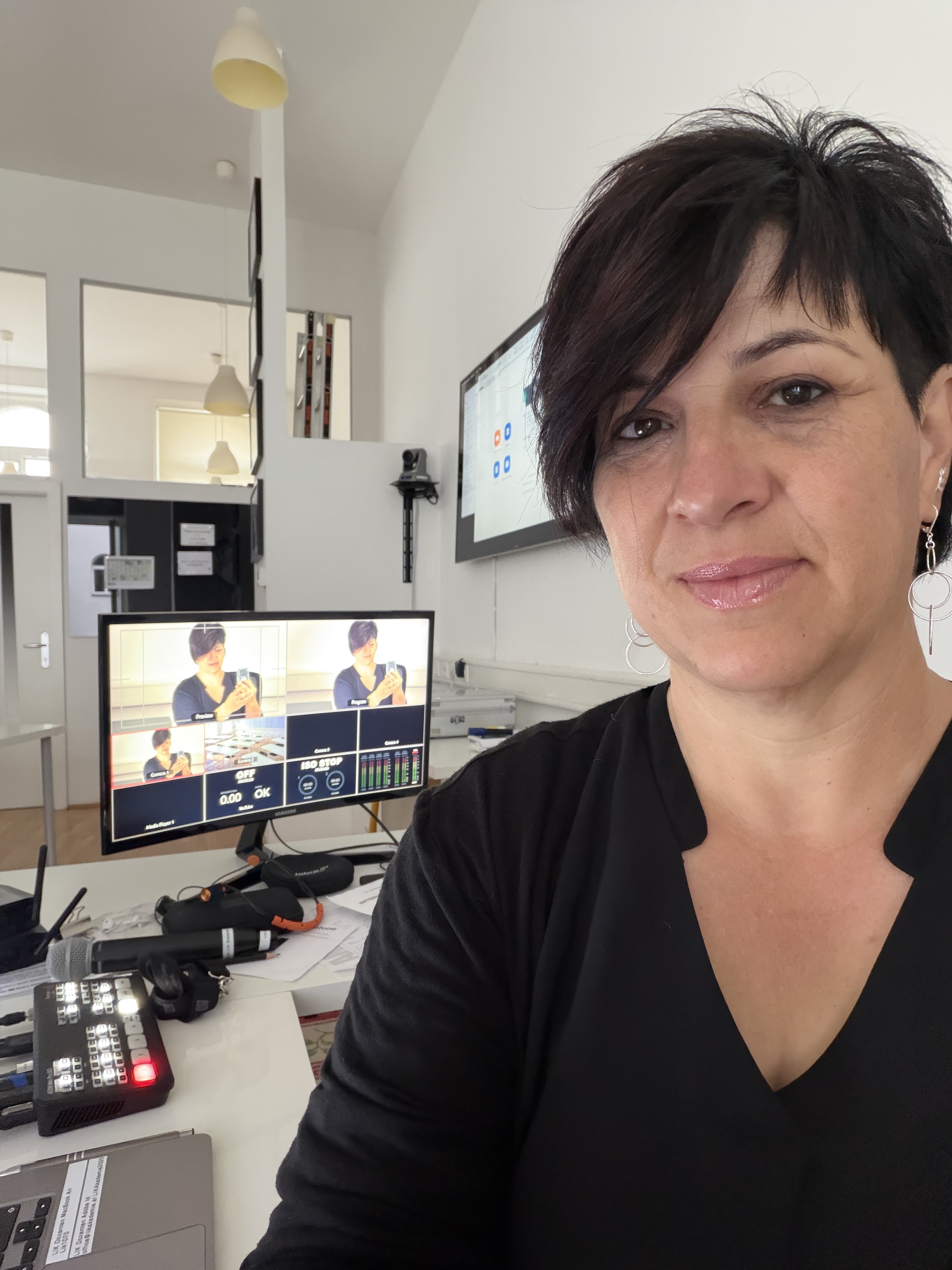 Bea Hinteregger als Dozentin an der LIK Akademie Wien