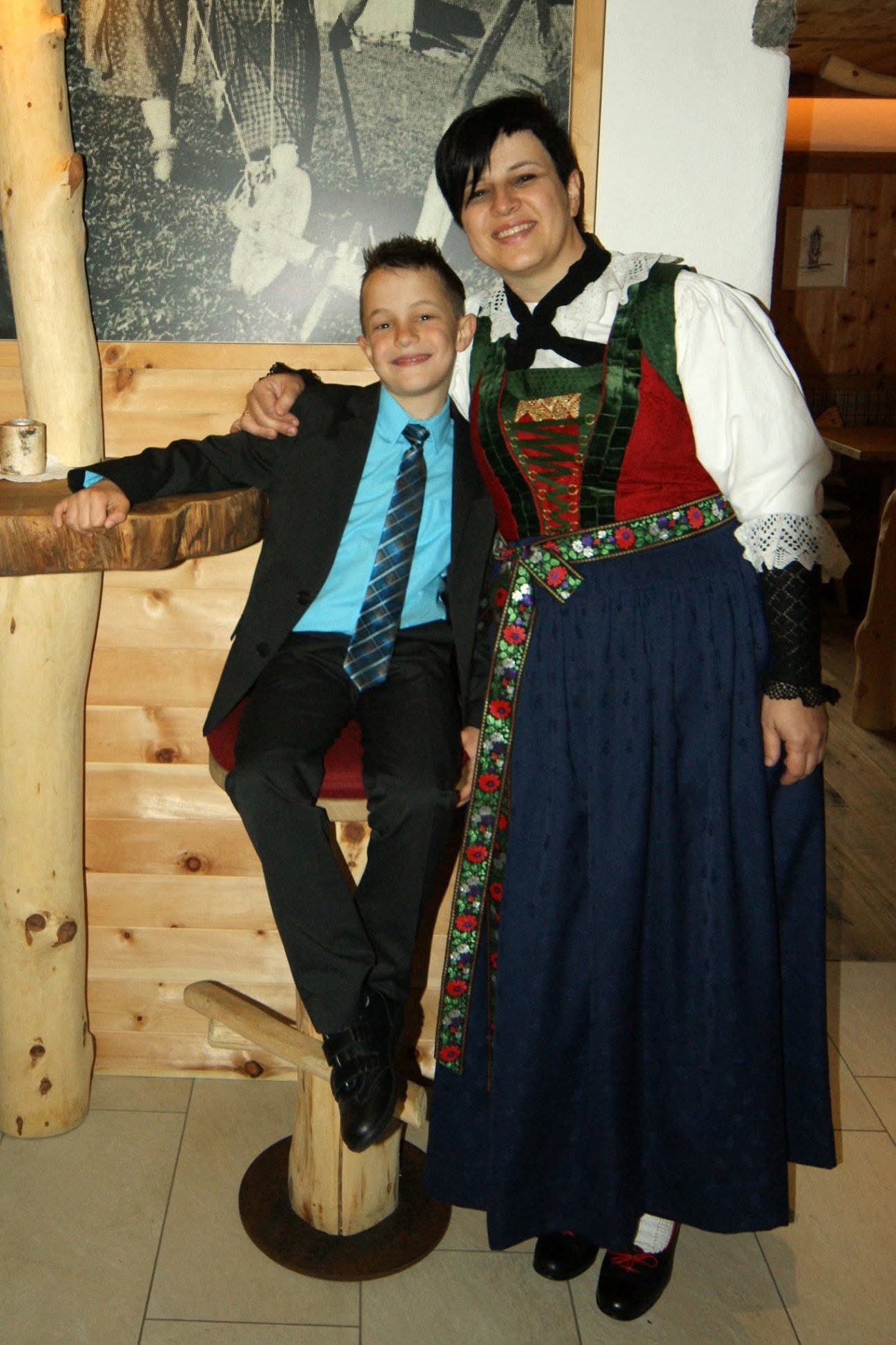 Selbstgefertigte Südtiroler Tracht – Mieder und Schürze